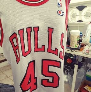 BULLS JORDAN 45 SPORTS JERSEY